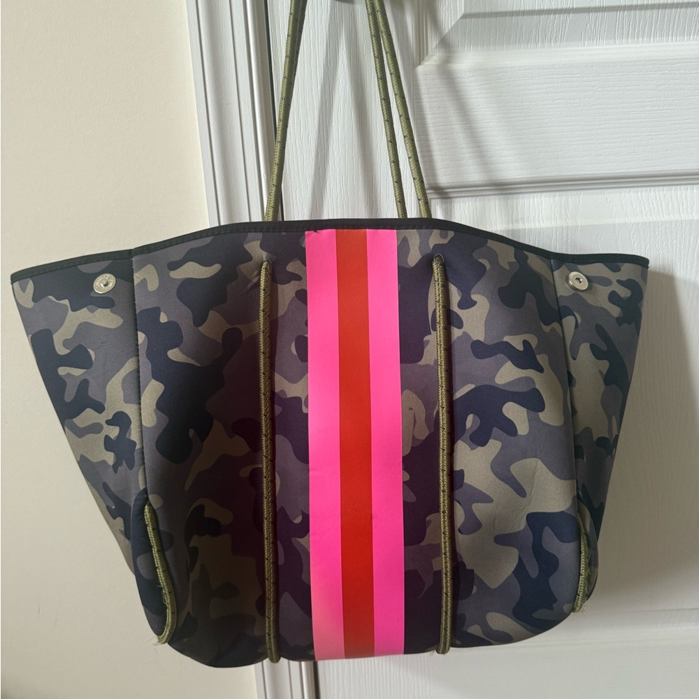 HAUTE SHORE Camo Neoprene Tote with Pink & Red Center Stripes